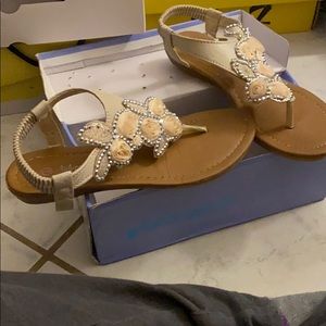 Small wedge sandals